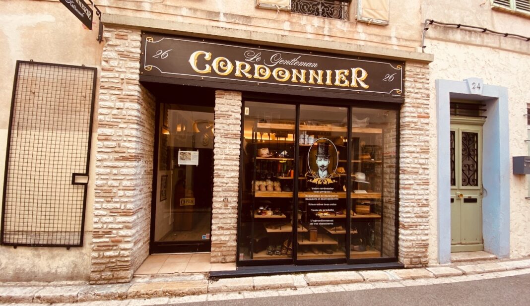 Antibes cobbler Le Gentleman Cordonnerie. Photo: Riviera Edition