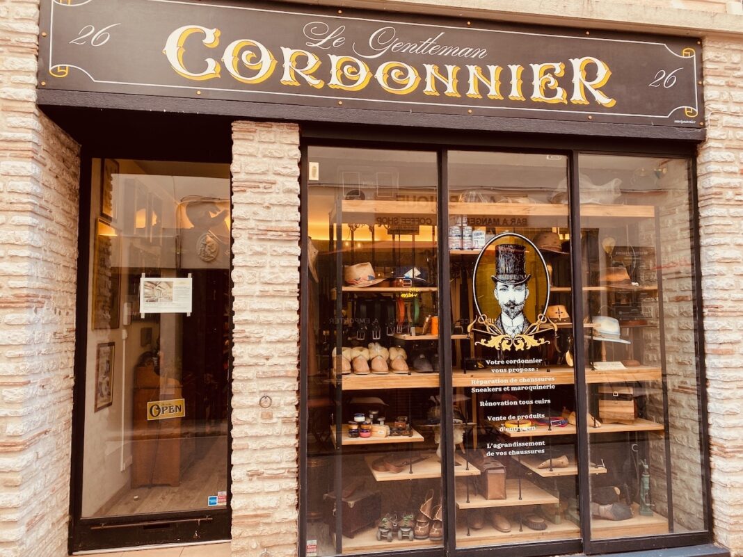 Antibes cobbler Le Gentleman Cordonnerie. Photo: Riviera Edition