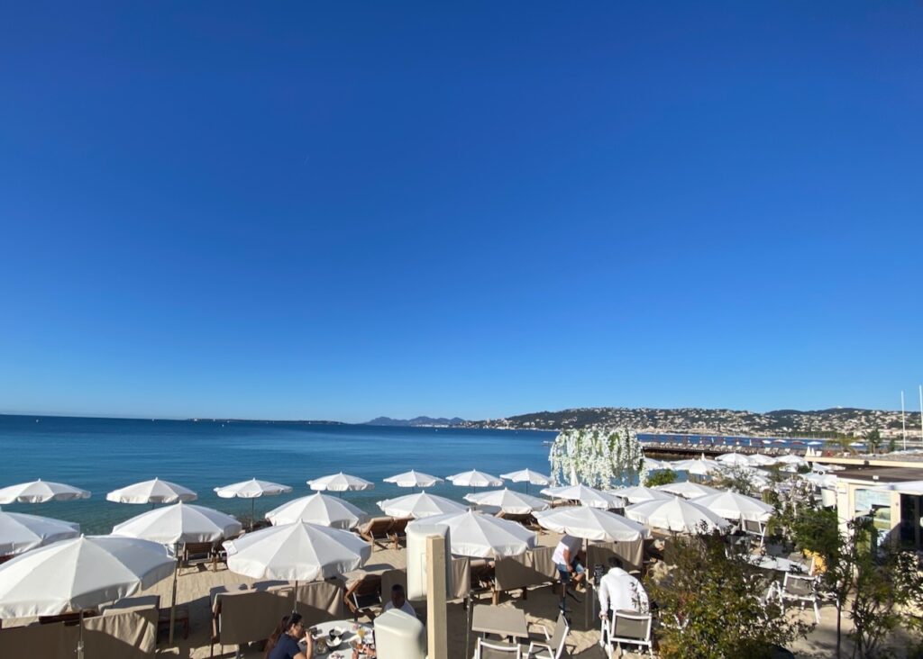 Juan-les-Pins beaches open