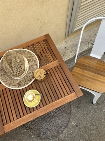 Safe suntanning in summer Sun hat, protect skin in summer on the French Riviera, for safe suntanning.