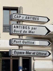 Cap d'Antibes road signs