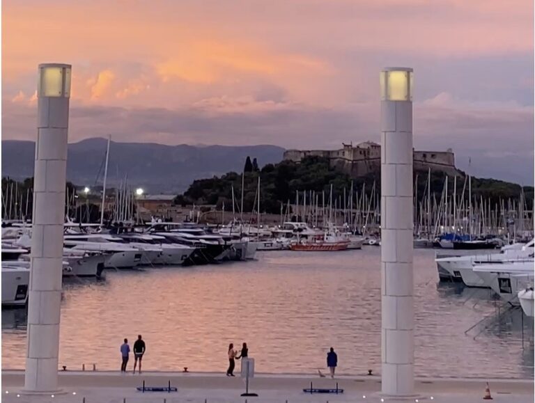Vauban Columns, Antibes