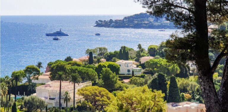 What Are the Tax Implications of Obtaining a Carte de Séjour in France?