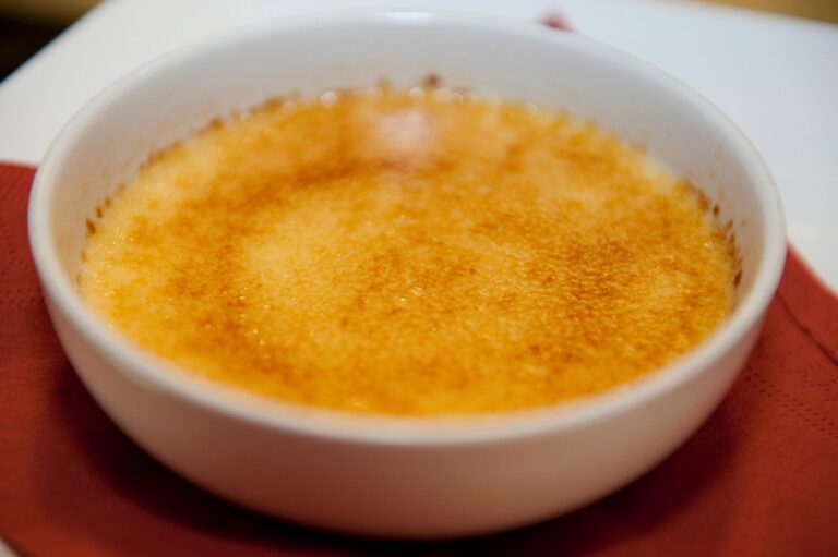 French dessert Creme Brulée recipe