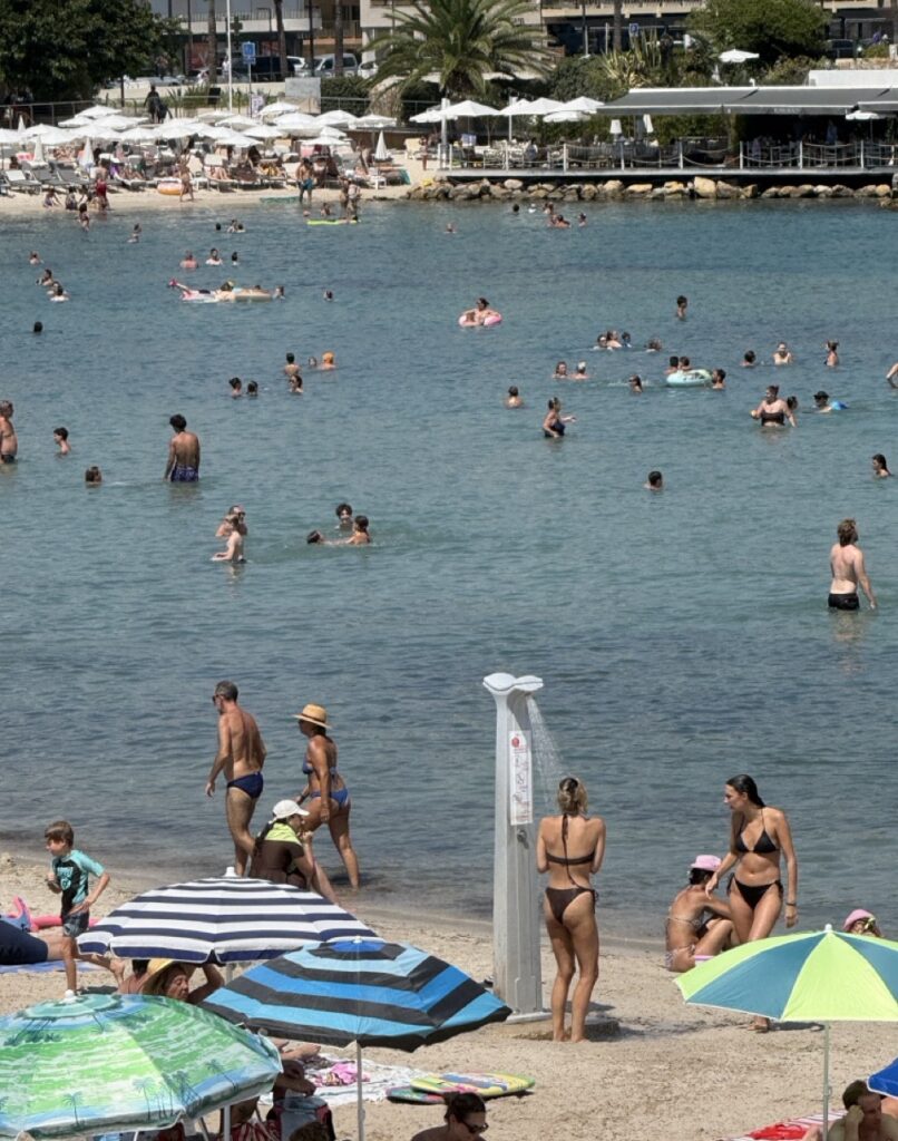 antibes beach showers