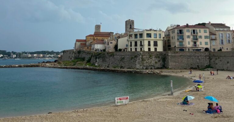 La Gravette Antibes swimming prohibited