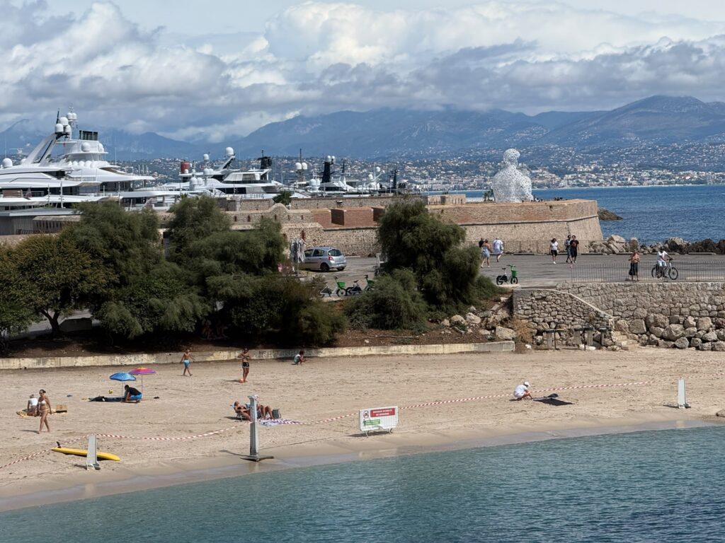 Gravette Antibes beach swimming banned today